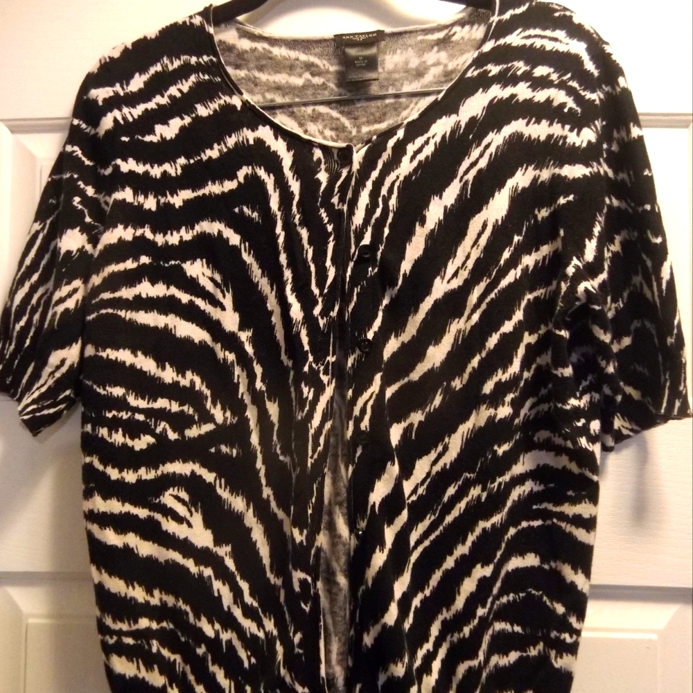 Ann Taylor cropped Zebra print Sz M cardigan